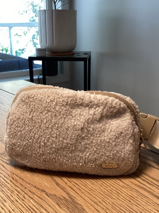 Lole Handbags - Lole Cozy Sherpa Cosmetic Bag in Cream